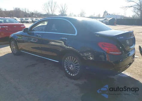 2015 Mercedes-Benz C 300 Luxury 4Matic из США, поврежденный, VIN 55SWF4KB8FU015031